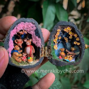 Miniature bear family diorama inside a nutshell | Walnut shell Diorama | Miniature bears | Walnut shell doll house | Unique gifts
